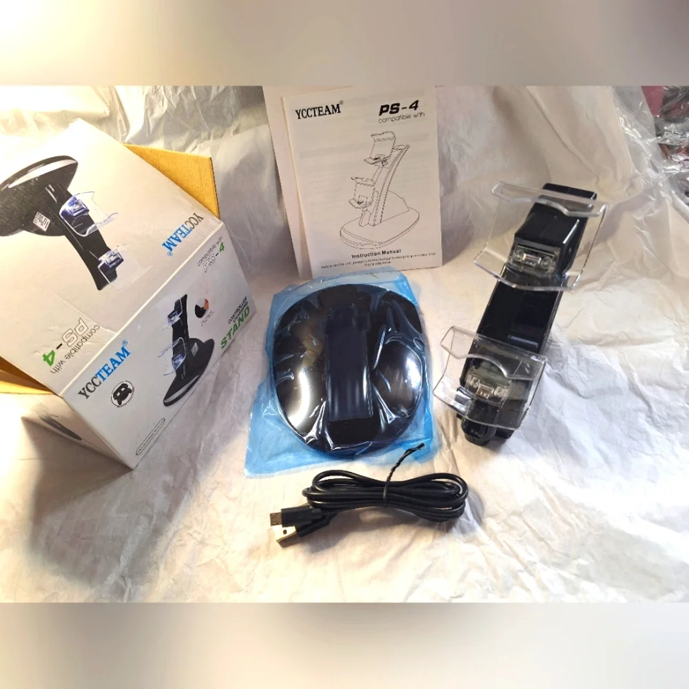YCCTEAM Dual Contrloller Stand And Charging Station NIB Black Playstation 4